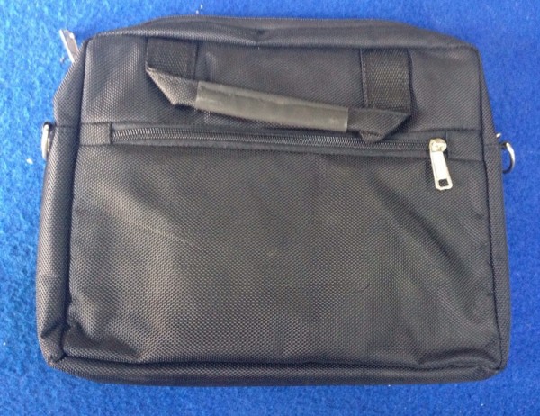 BORSA PER NOTEBOOK IN NYLON FINO A 15,6" NERA CON MANICI E TRACOLLA